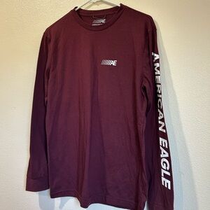American Eagle Outfitters Men's Burgundy Long Sleeve Tee Small
